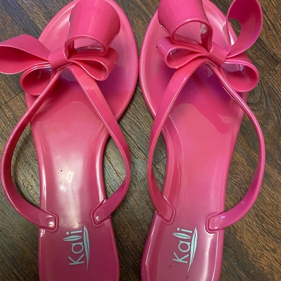 Pink plastic flip flop size 8- worn once - Picture 1 of 2